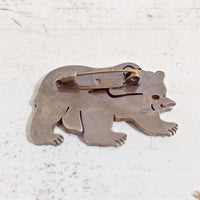 鮭くわえ熊ブローチ – 創房 BRASS LIFE-真鍮のある暮らし-